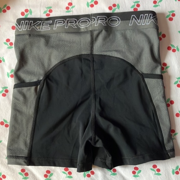 Nike Pro shorts - Picture 2 of 2